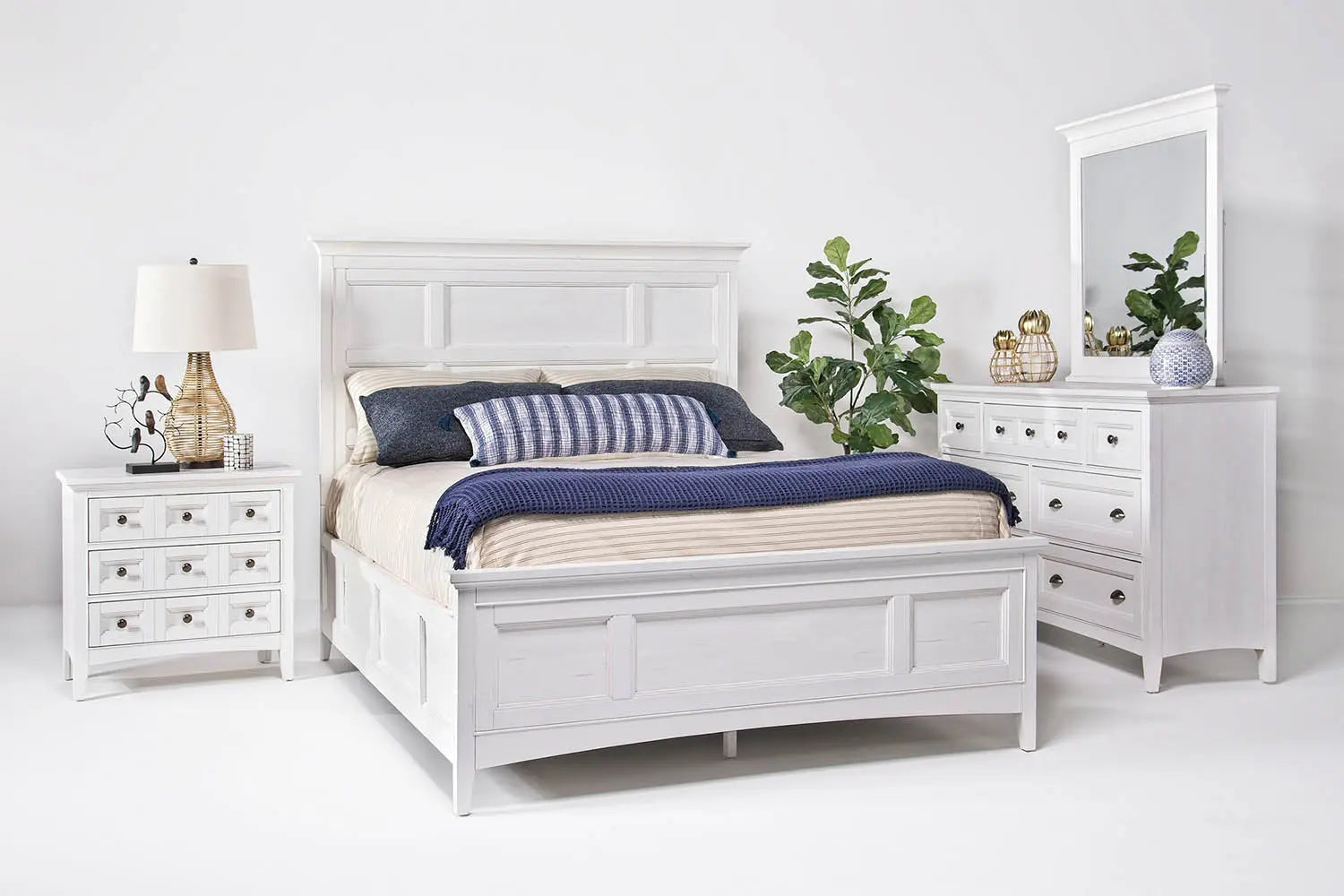 MGBAYWSTQ:Bay Creek Panel Bed w/ Storage, Dresser, Mirror & Nightstand in White, Queen, Image 1