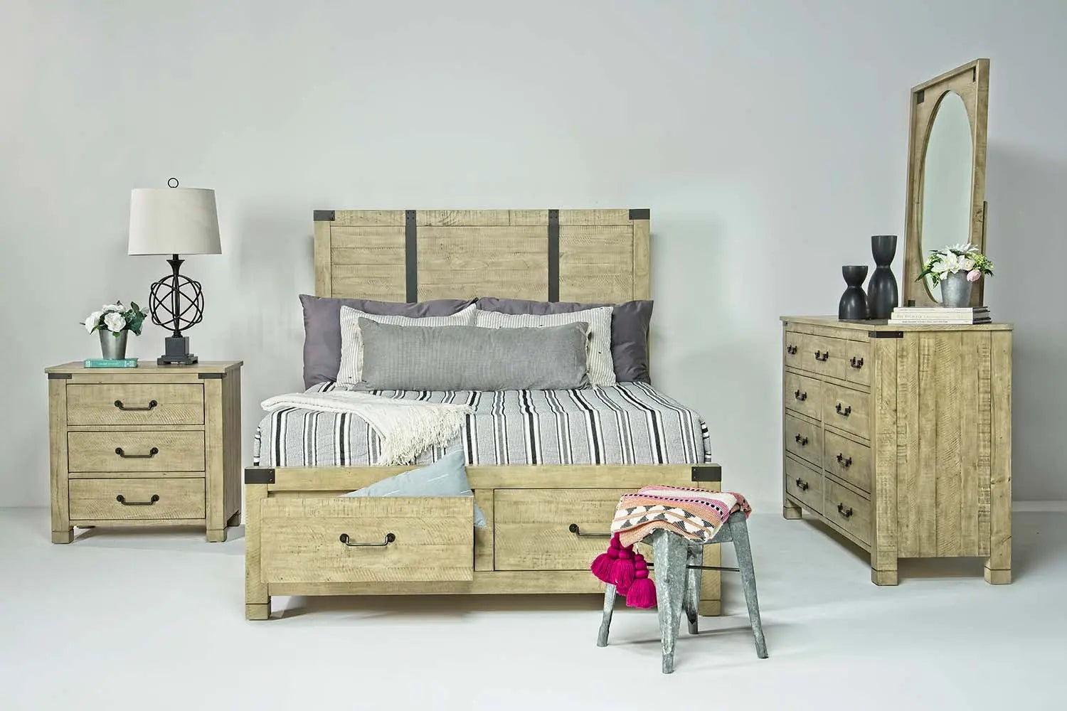 PINEOASQB:Pine Hill Panel Bed w/ Storage in Oat, Queen, Image 3