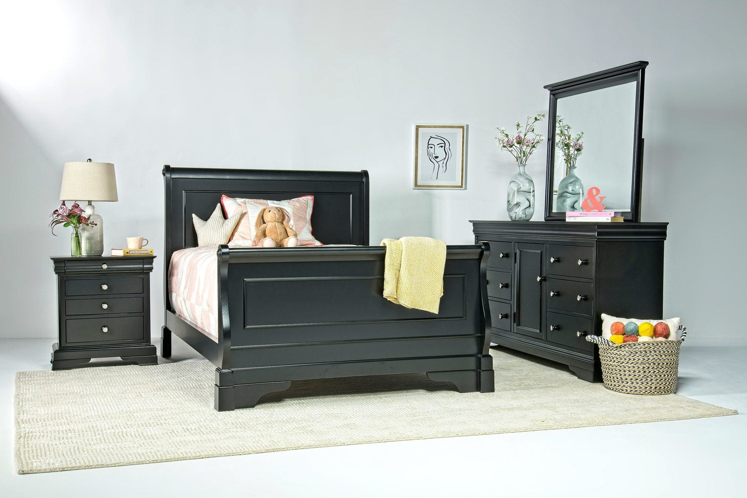 436500702:Versailles Sleigh Bed in Black, Queen, Image 4