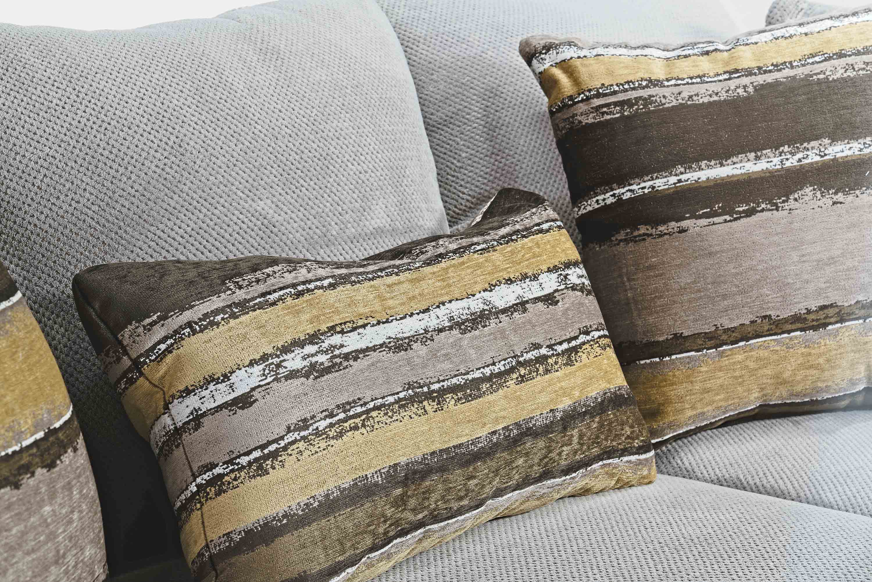 296201384:Oracle Sofa in Platinum, Image 5