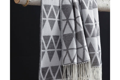 541215996:Noemi Throw Blanket in Gray, Image 2