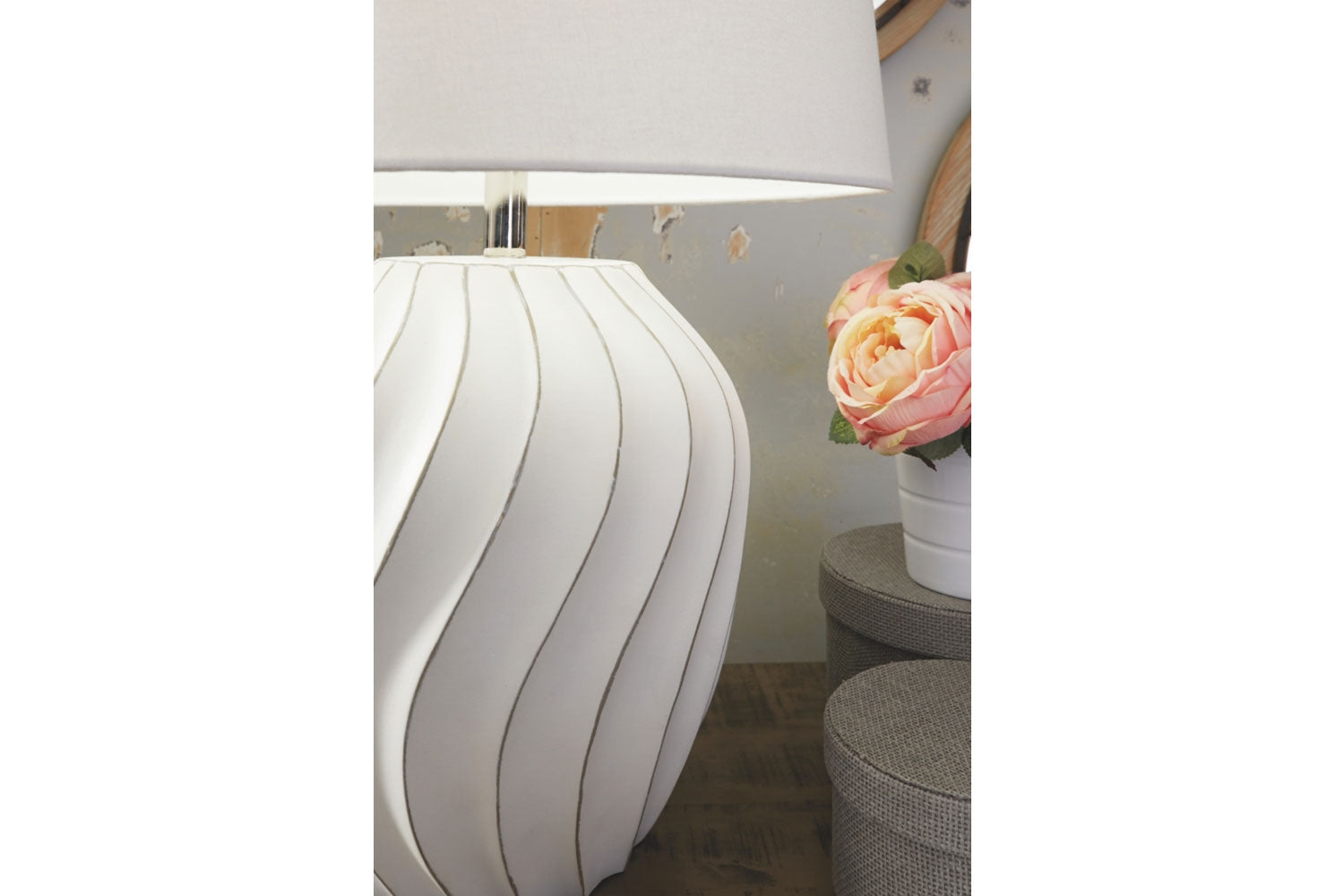 733661529:Hidago Table Lamp in White, Image 3