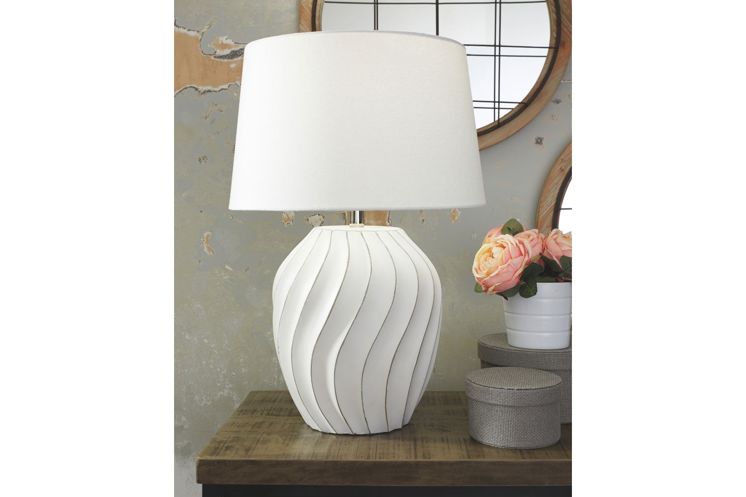 733661529:Hidago Table Lamp in White, Image 2
