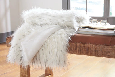 893575526:Calisa Throw Blanket in White, Image 2