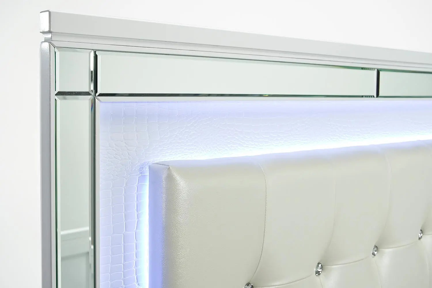 416337729:Valentino Panel Bed in White, California King, Image 4