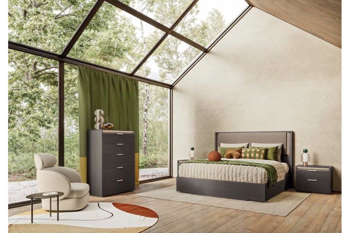 AMY000101:Amy Chest, Styled