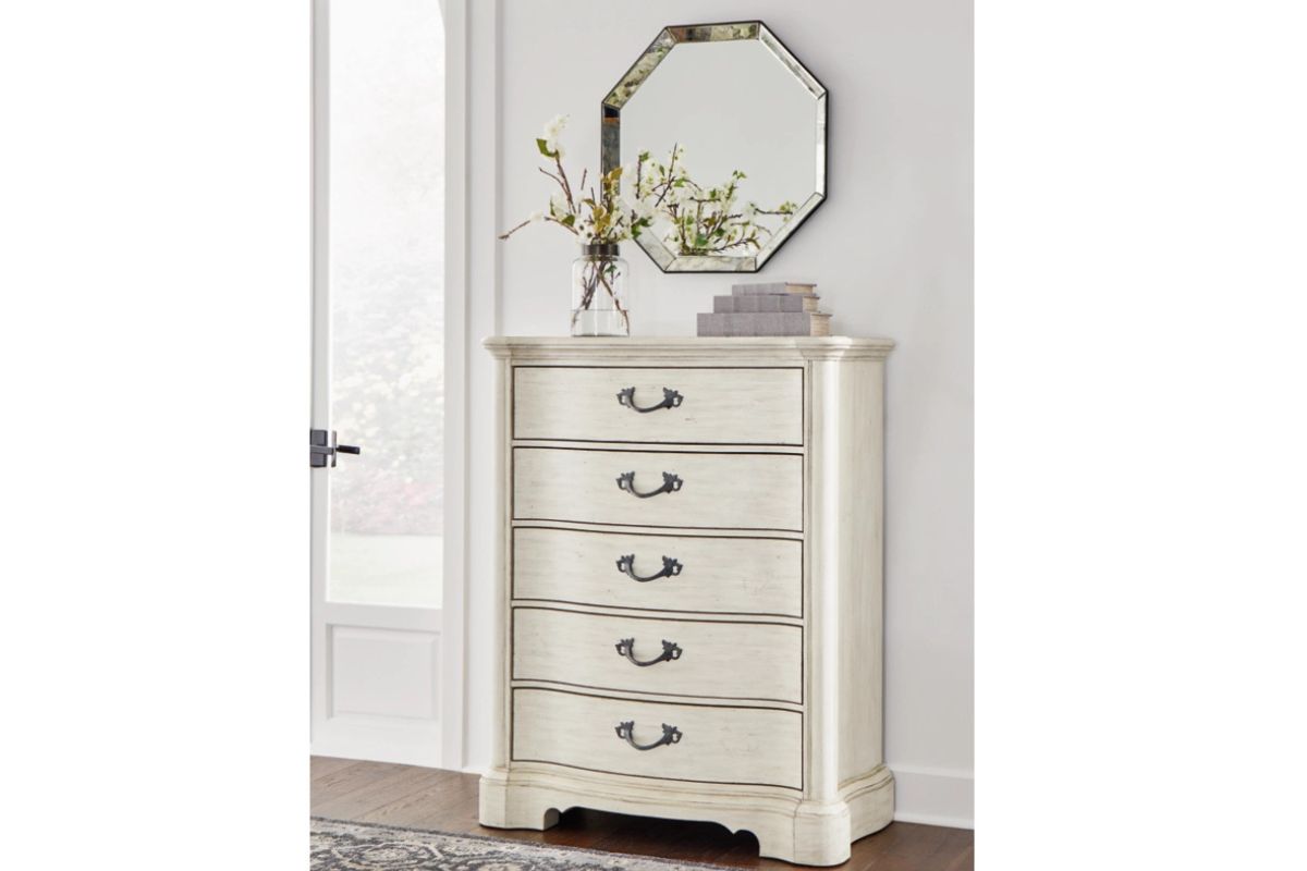 031024568:Arlendyne Chest, Styled