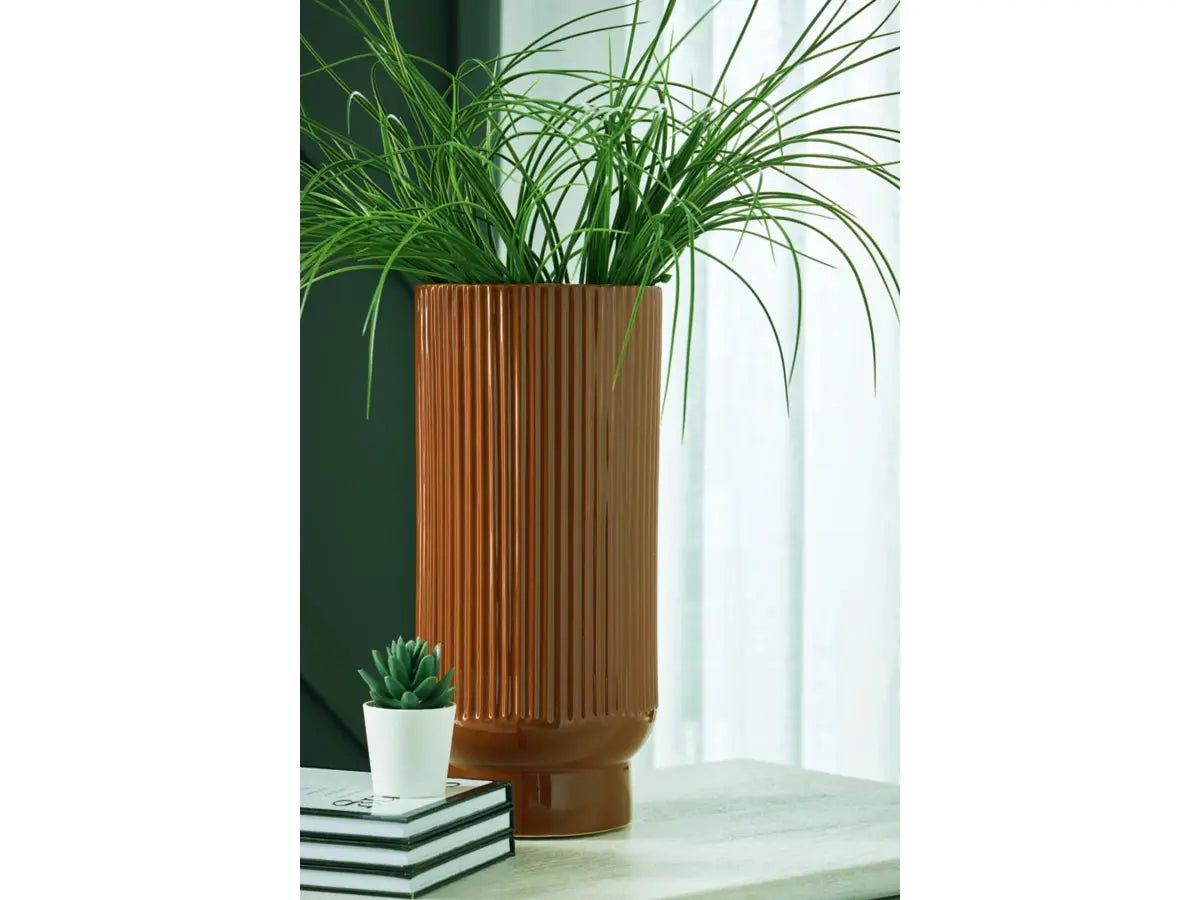 926205704:Avalyah Vase, Styled
