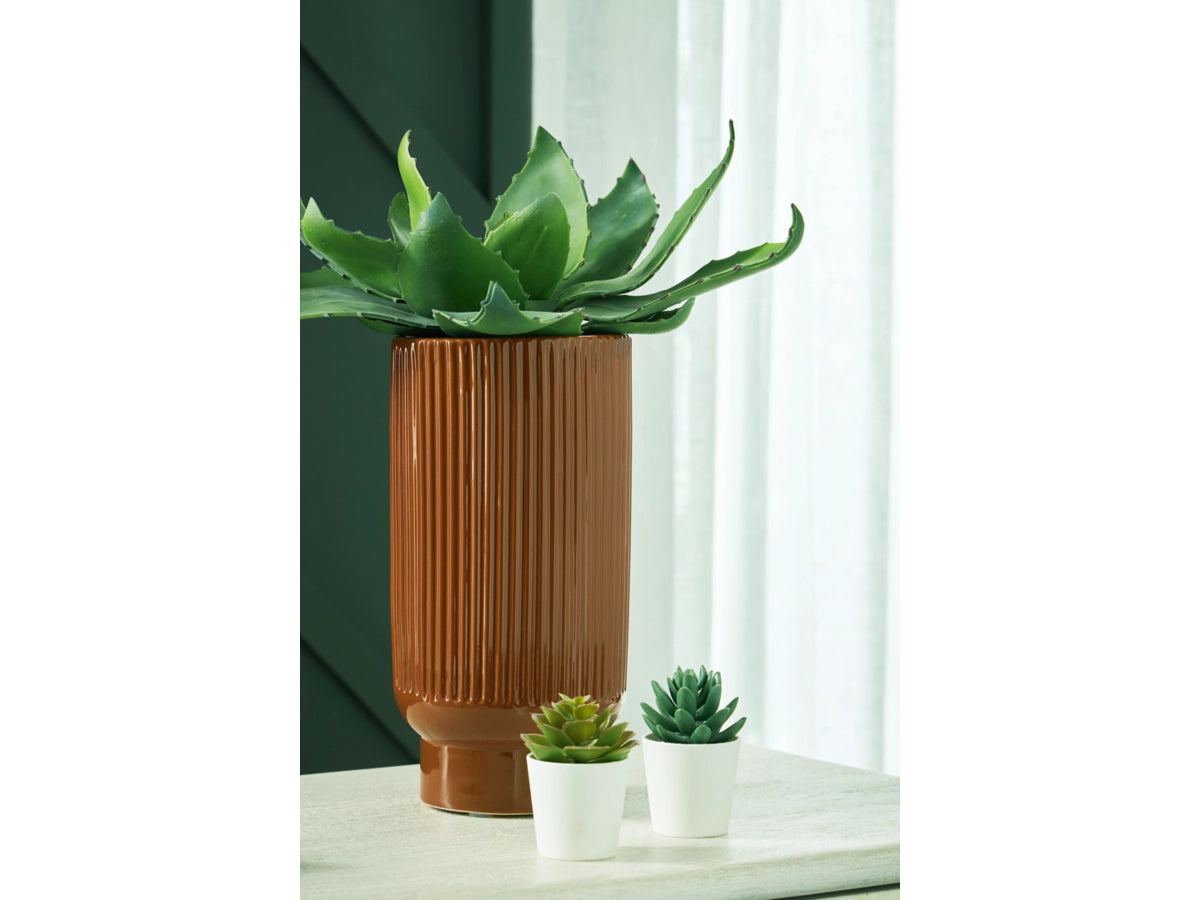 263518668:Avalyah Vase, Styled