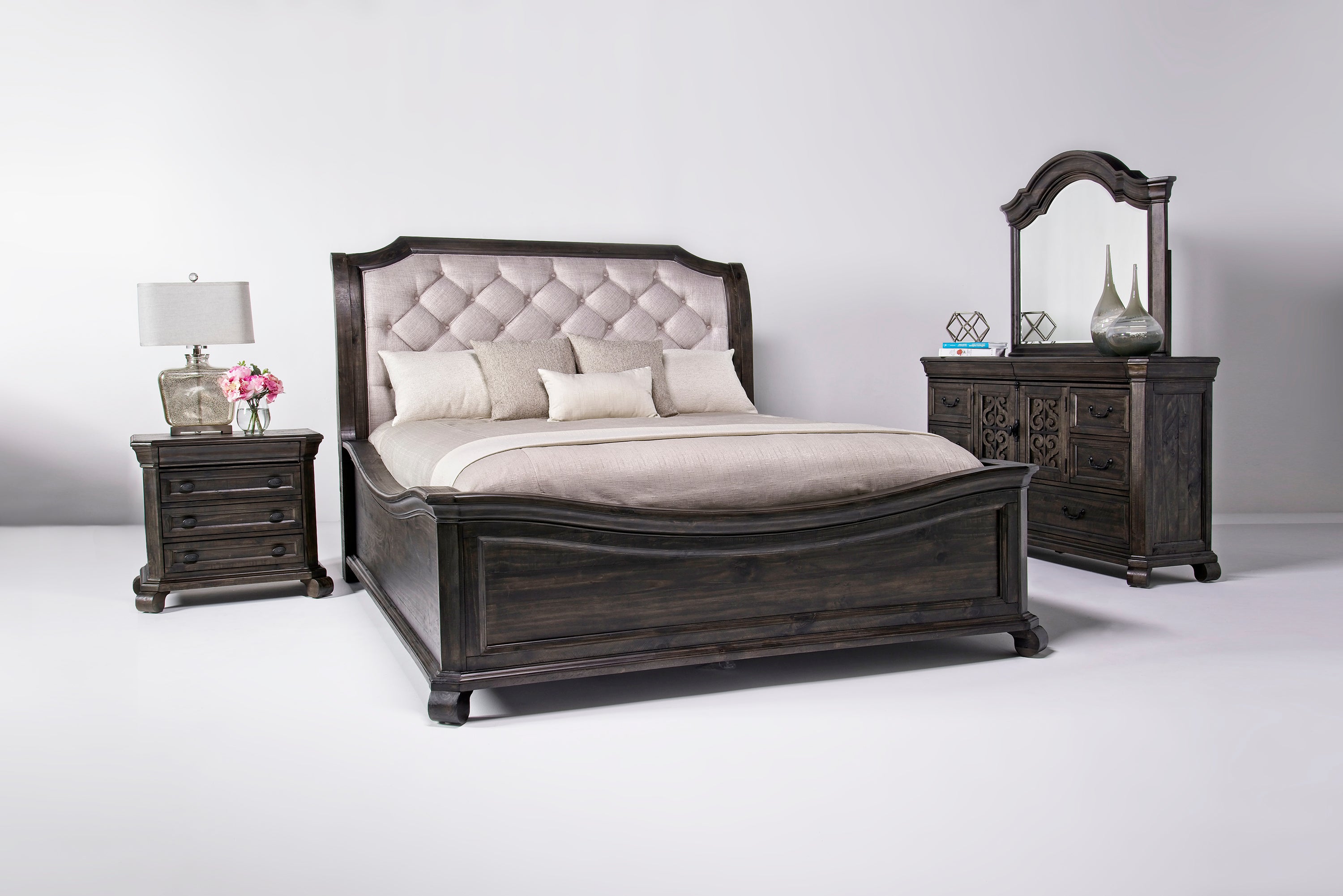 BELLAMY22:Bellamy Sleigh Bed & Dresser &, Styled
