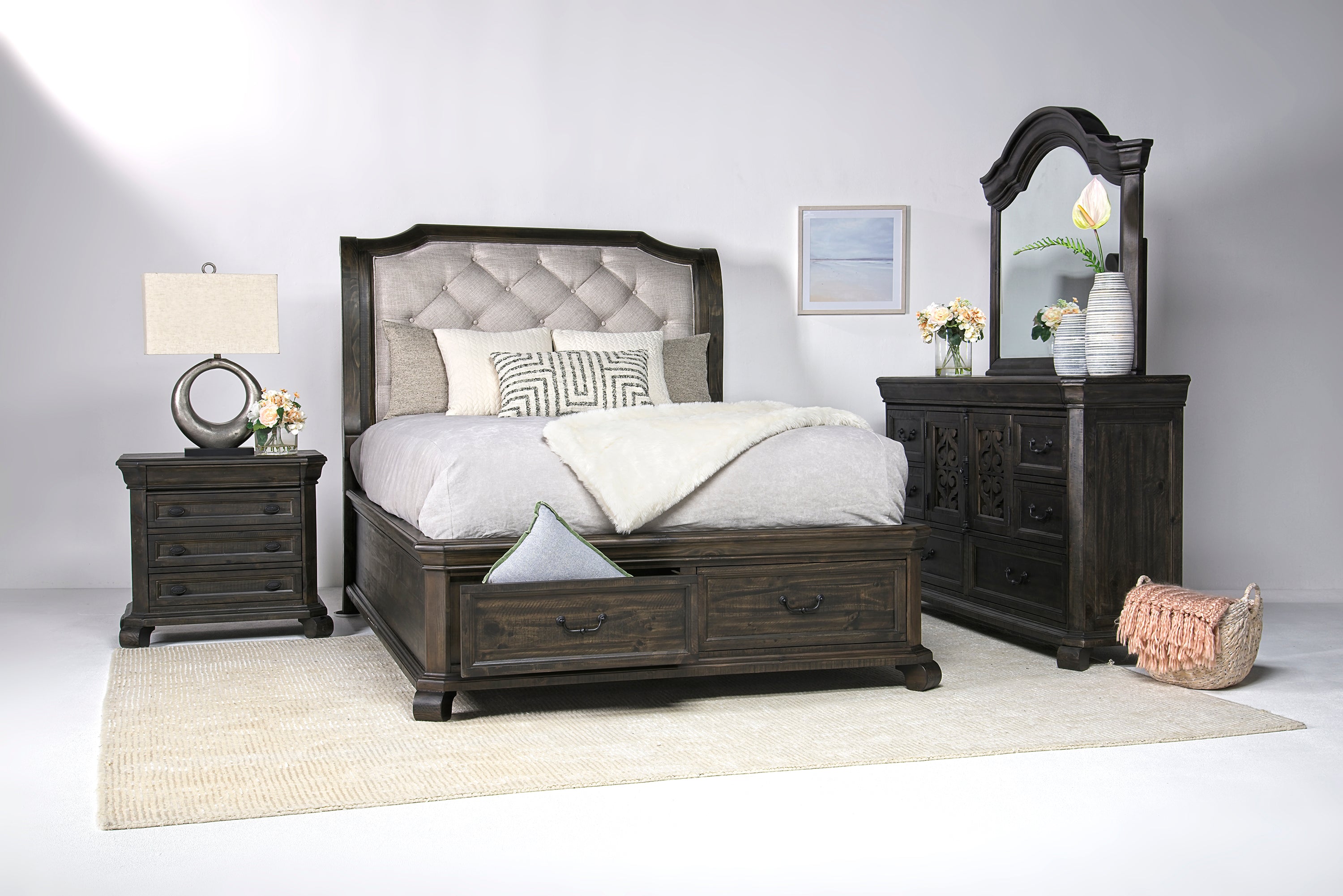 BELLAMY25:Bellamy Sleigh Bed & Dresser &, Styled