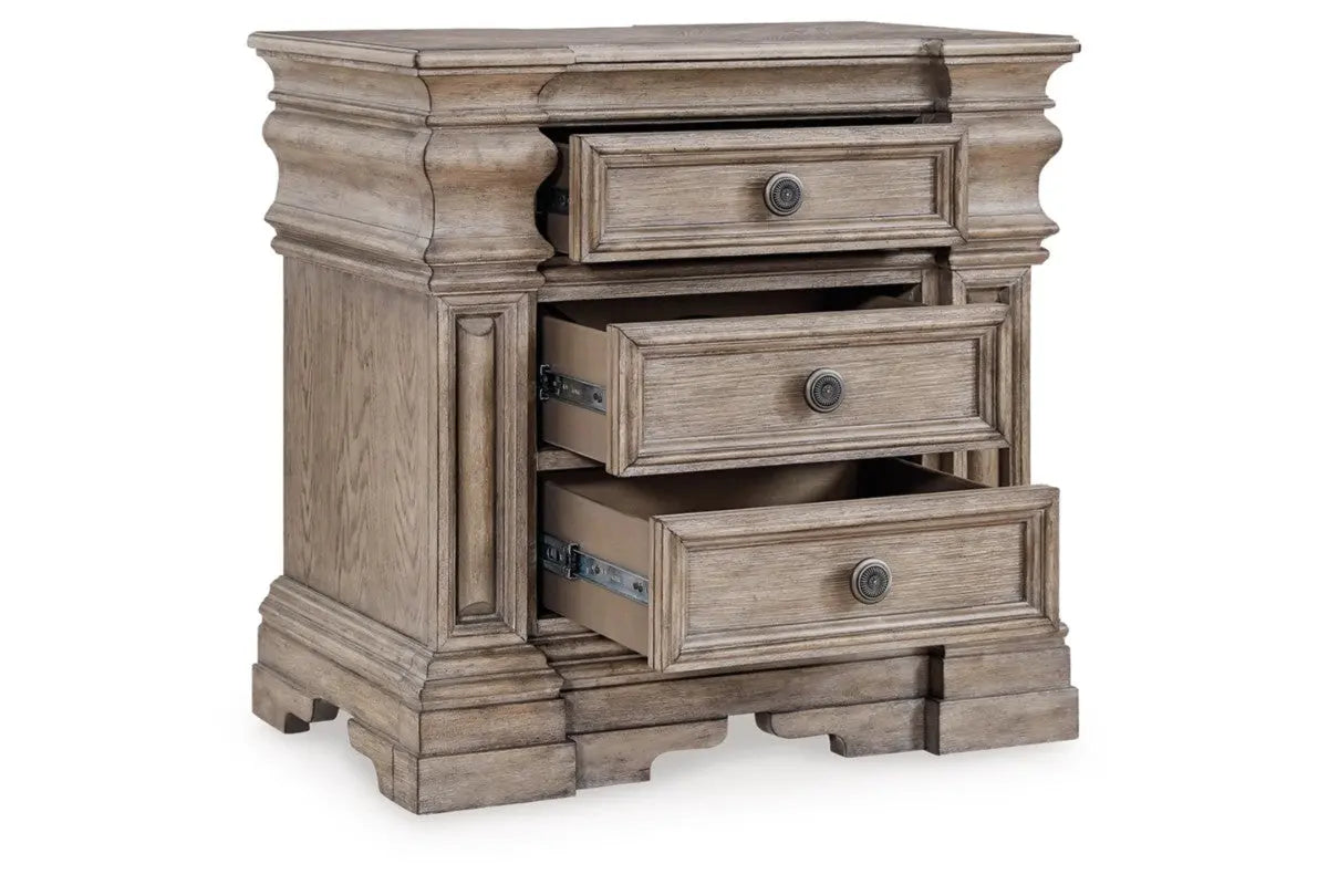 BLAIRHU03:Blairhurst Panel Bed & Dresser, Open