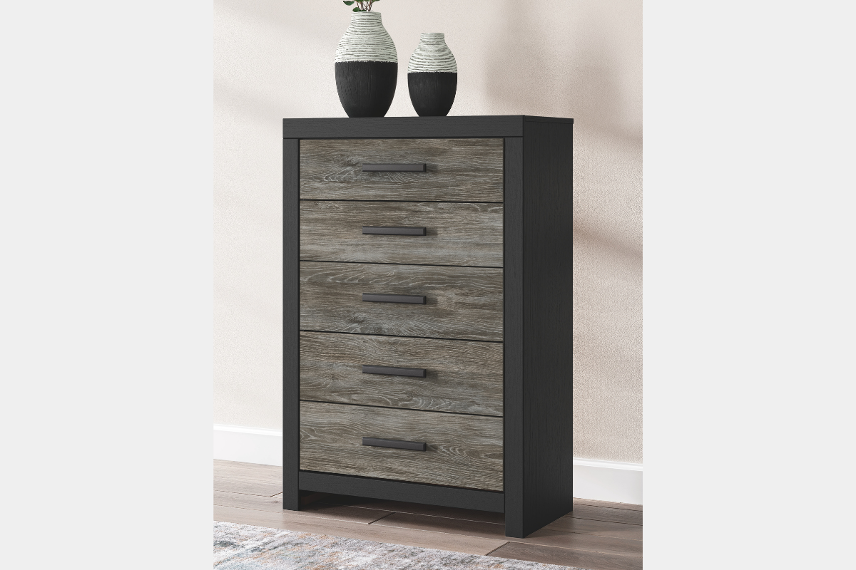 817949034:Broachmyn Chest, Styled