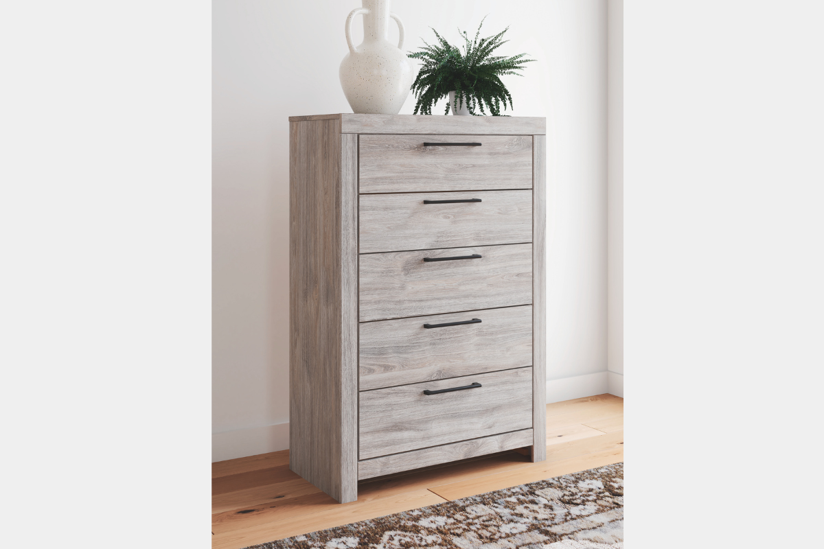 925366820:Broachmyn Chest, Styled