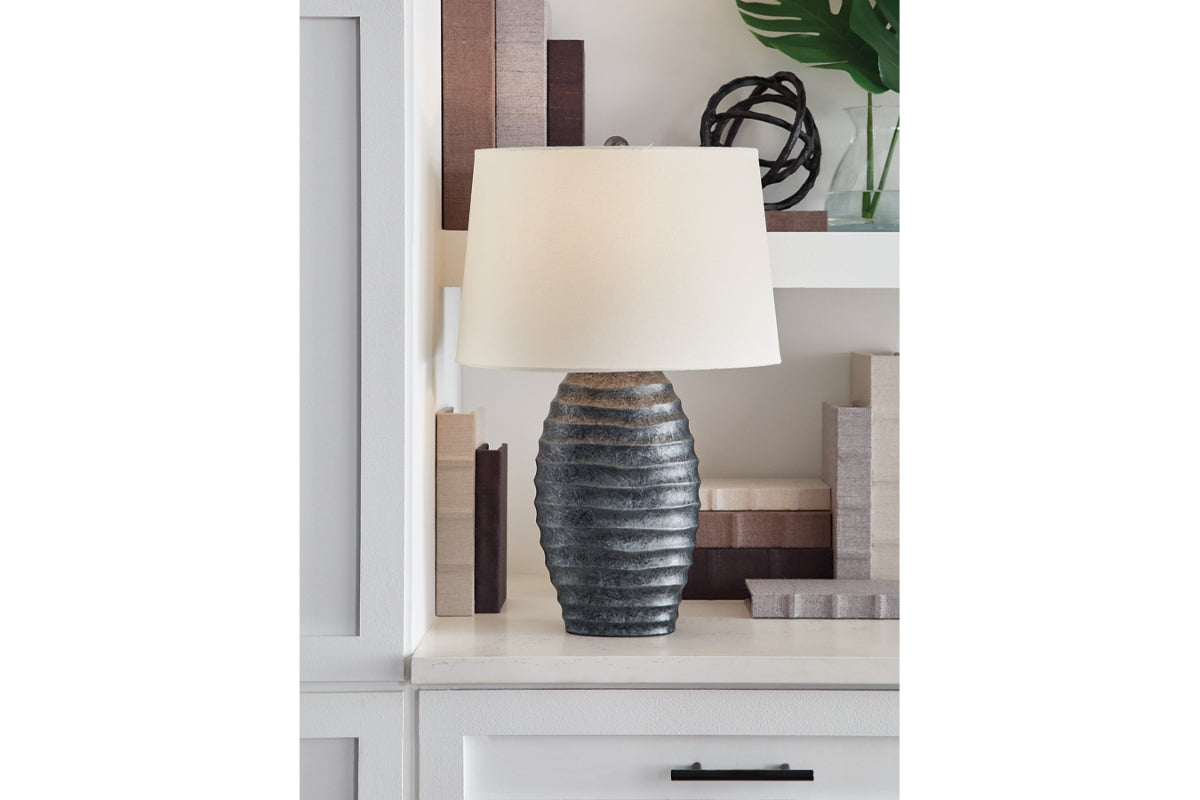 597421729:Caronick Lamp, Styled