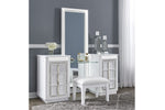 CHALANNA7:Chalanna Vanity & Mirror & Sto, Styled