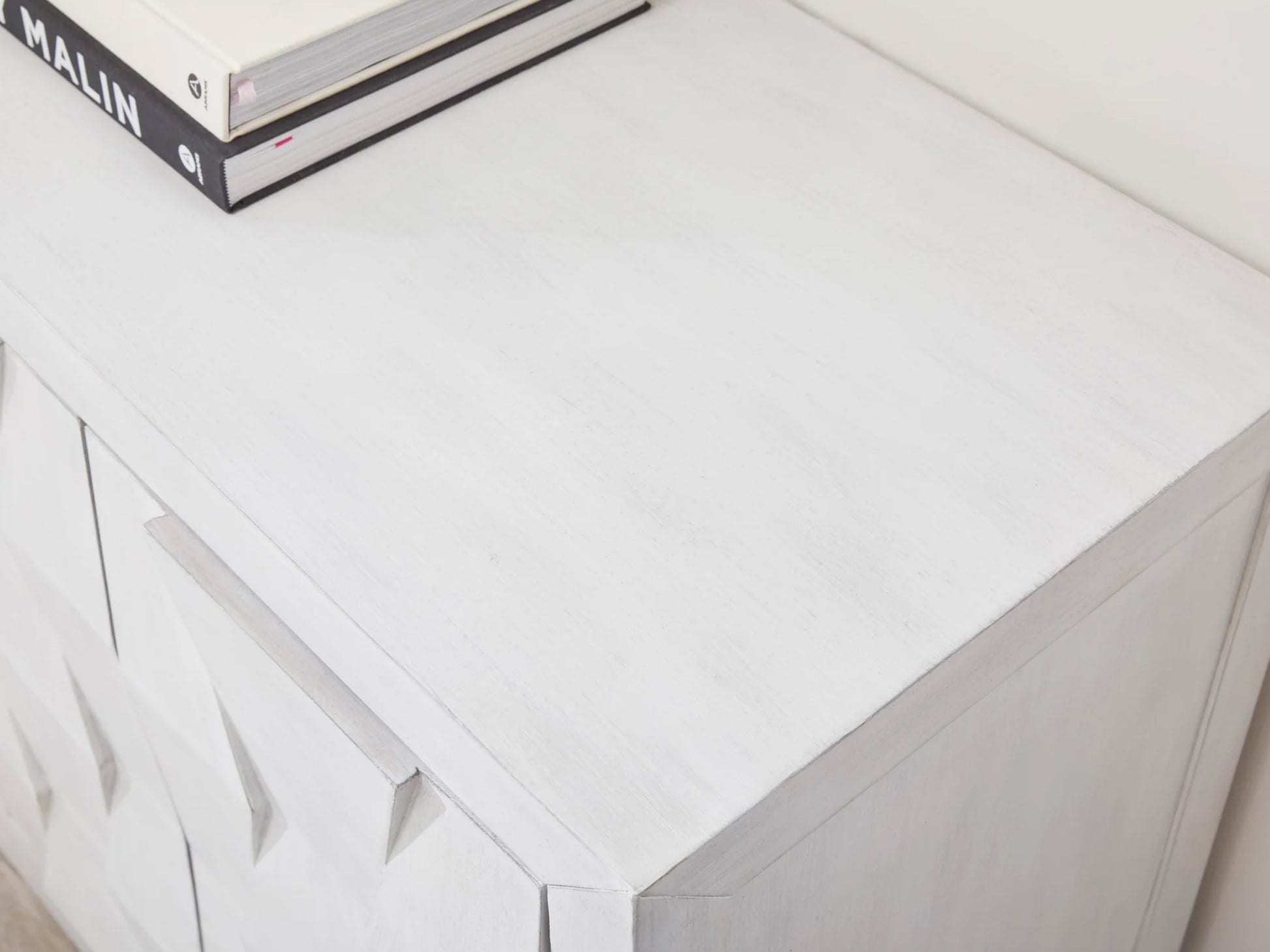 125449908:Cortina Media Console, 