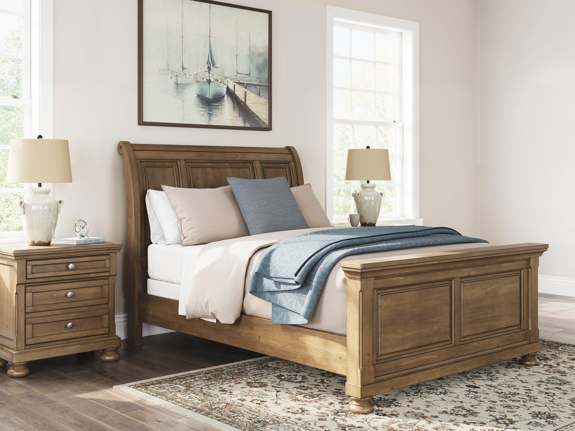 FEDDIN037:Feddinger Sleigh Bed, Styled