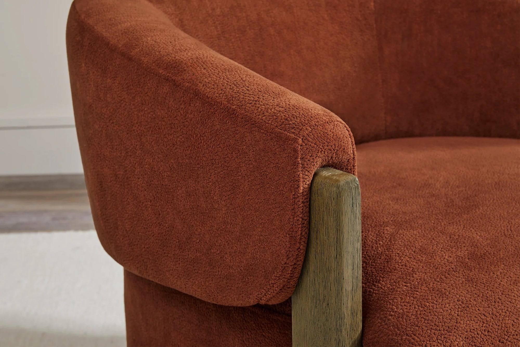 643869102:Finley Swivel Chair, Styled