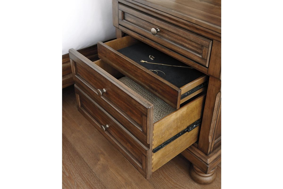 313169737:Flynnter Nightstand, 