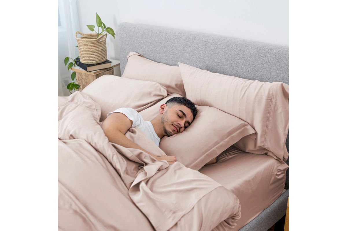 950584421:Iced Duvet Coverlet, Styled