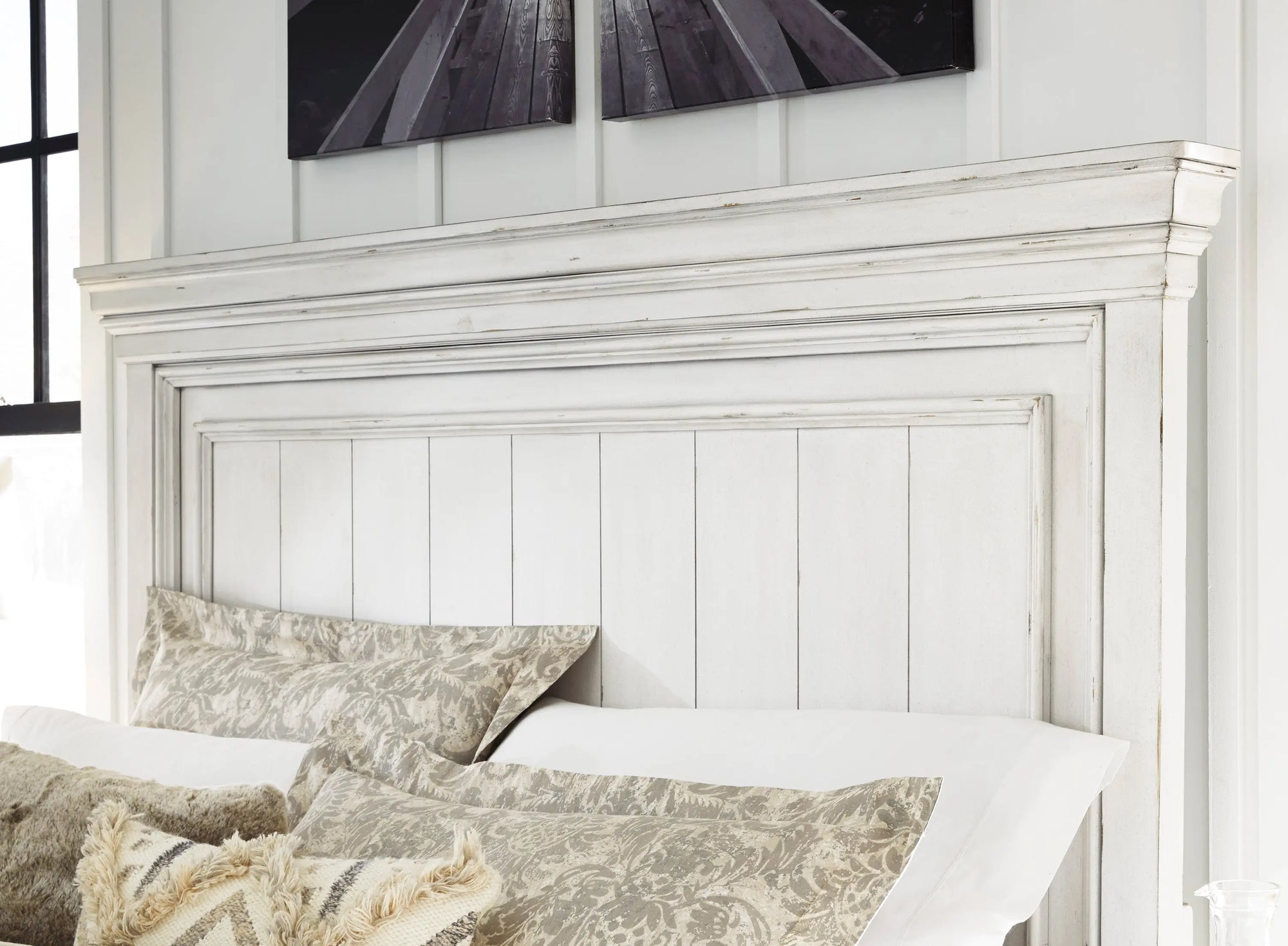 KANWYN001:Kanwyn Panel Bed, Styled