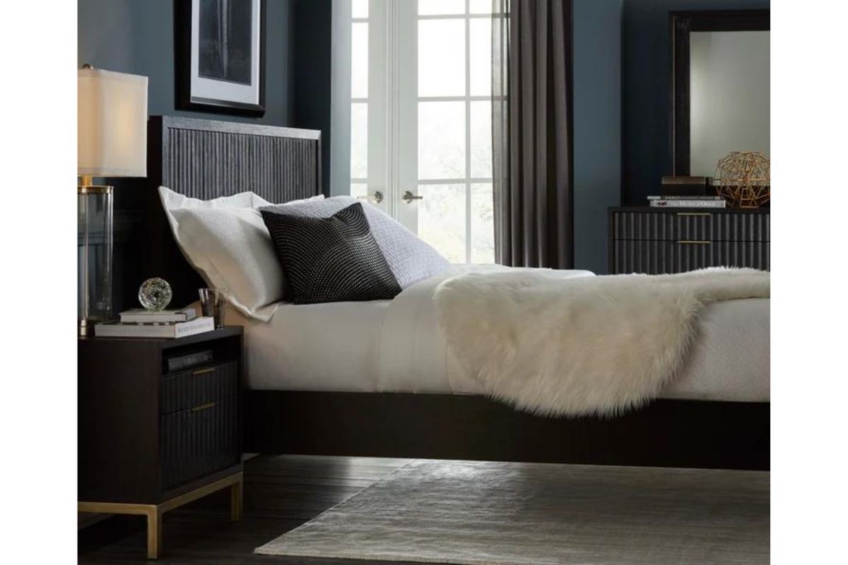 KENTFLD02:Kentfield Platform Bed, Styled