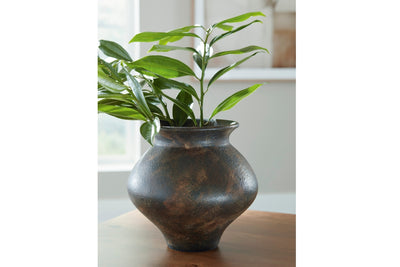 631975681:Laddlow Vase, Styled