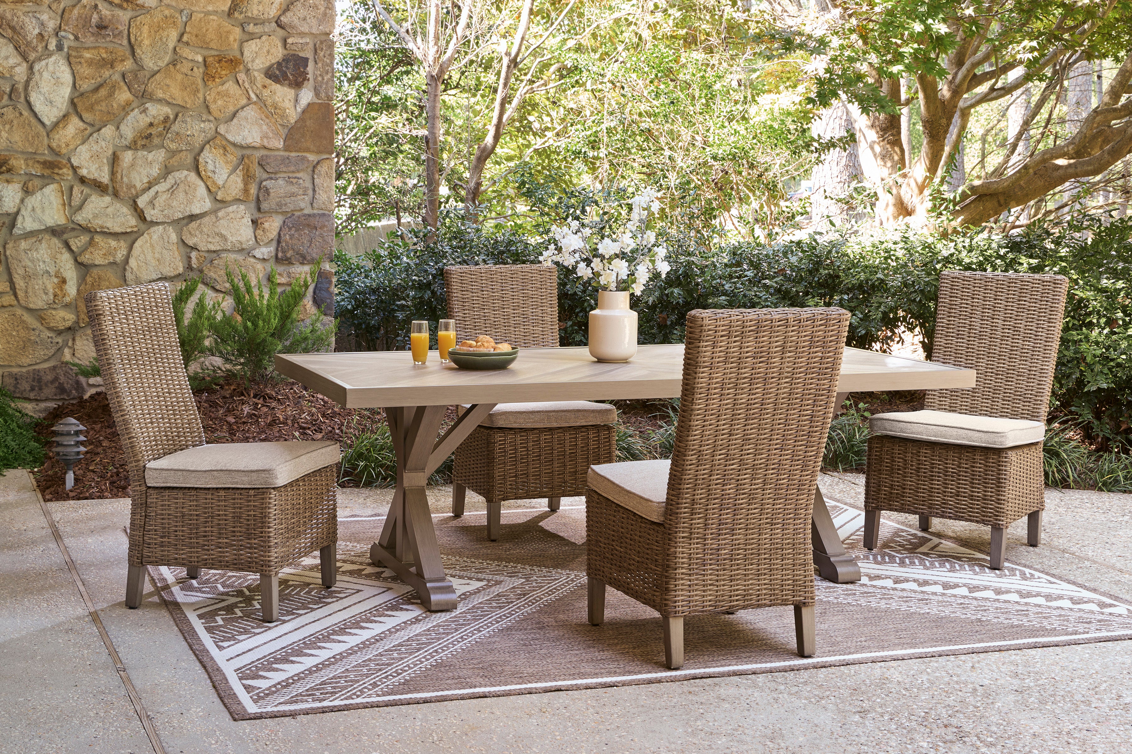 Laguna Heights Outdoor Dining Table