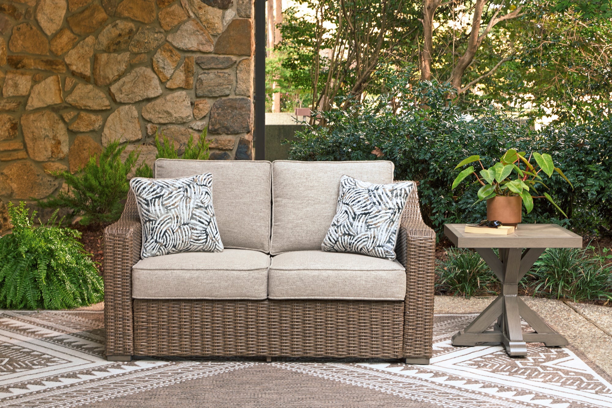 450101725:Laguna Heights Outdoor Lovesea, Styled