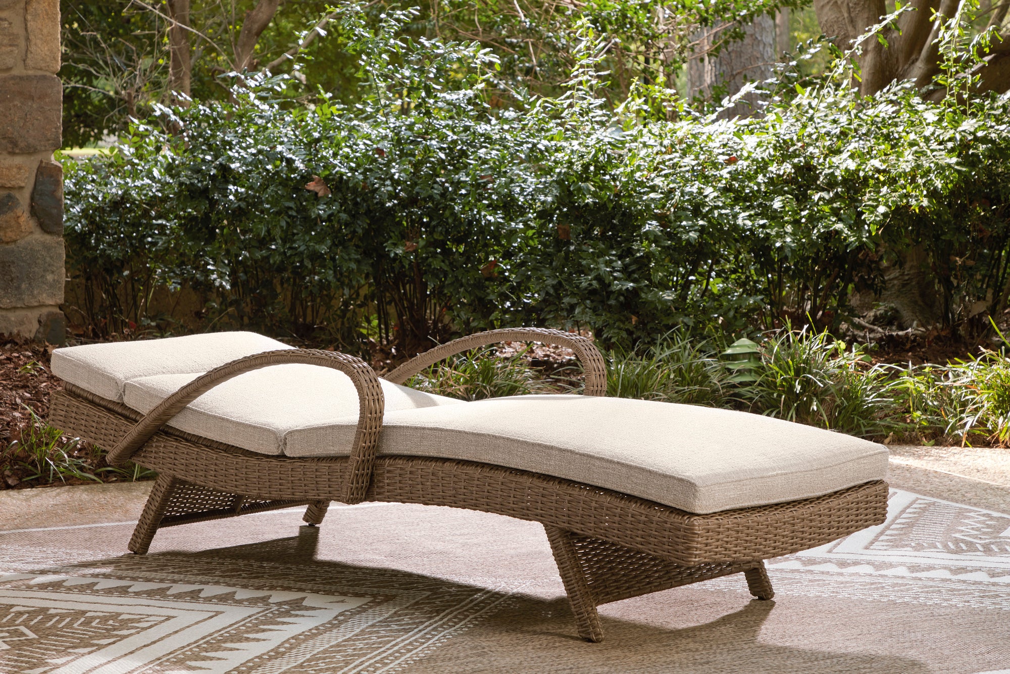 015208390:Laguna Heights Outdoor Lounge , Styled