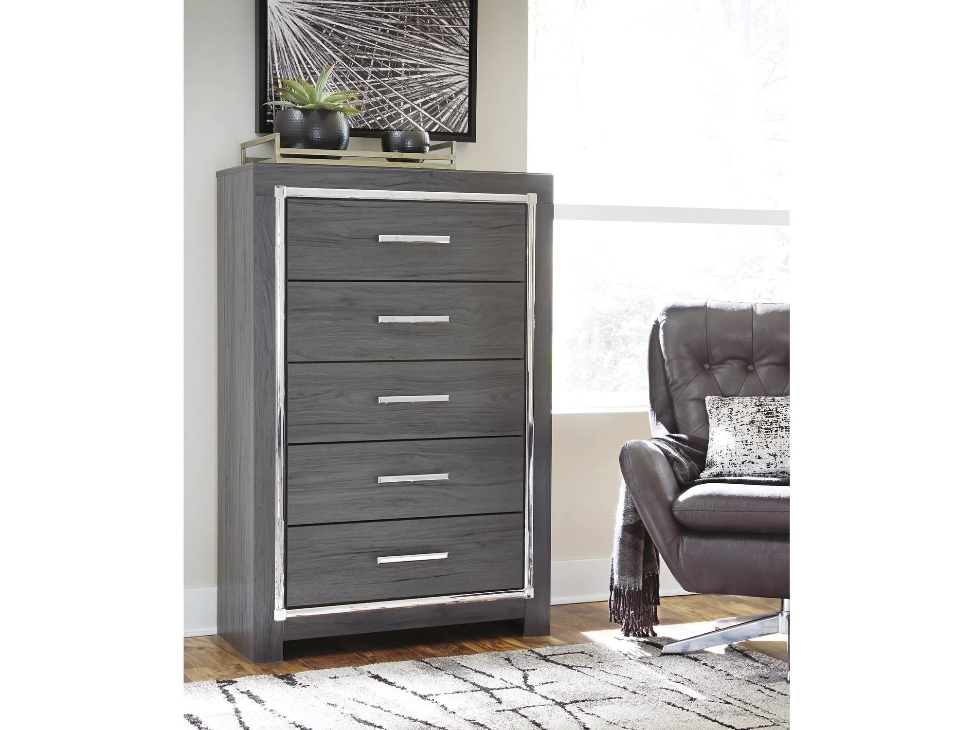 295104013:Lodanna Chest, Styled