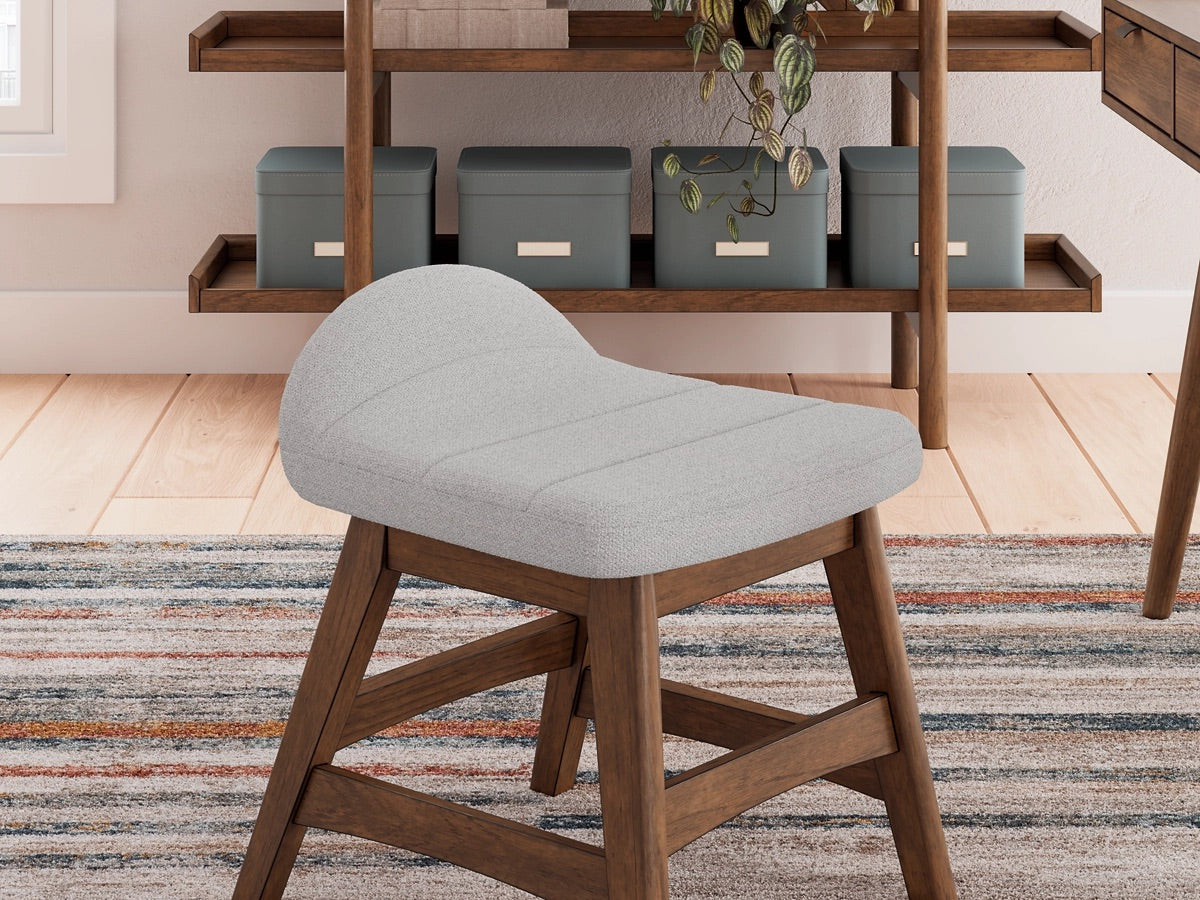 606653482:Lyncott Desk Chair, Styled