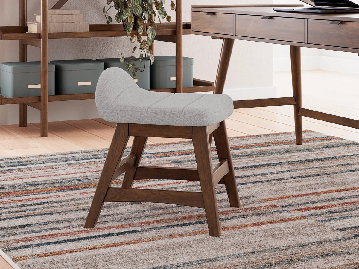 606653482:Lyncott Desk Chair, Styled