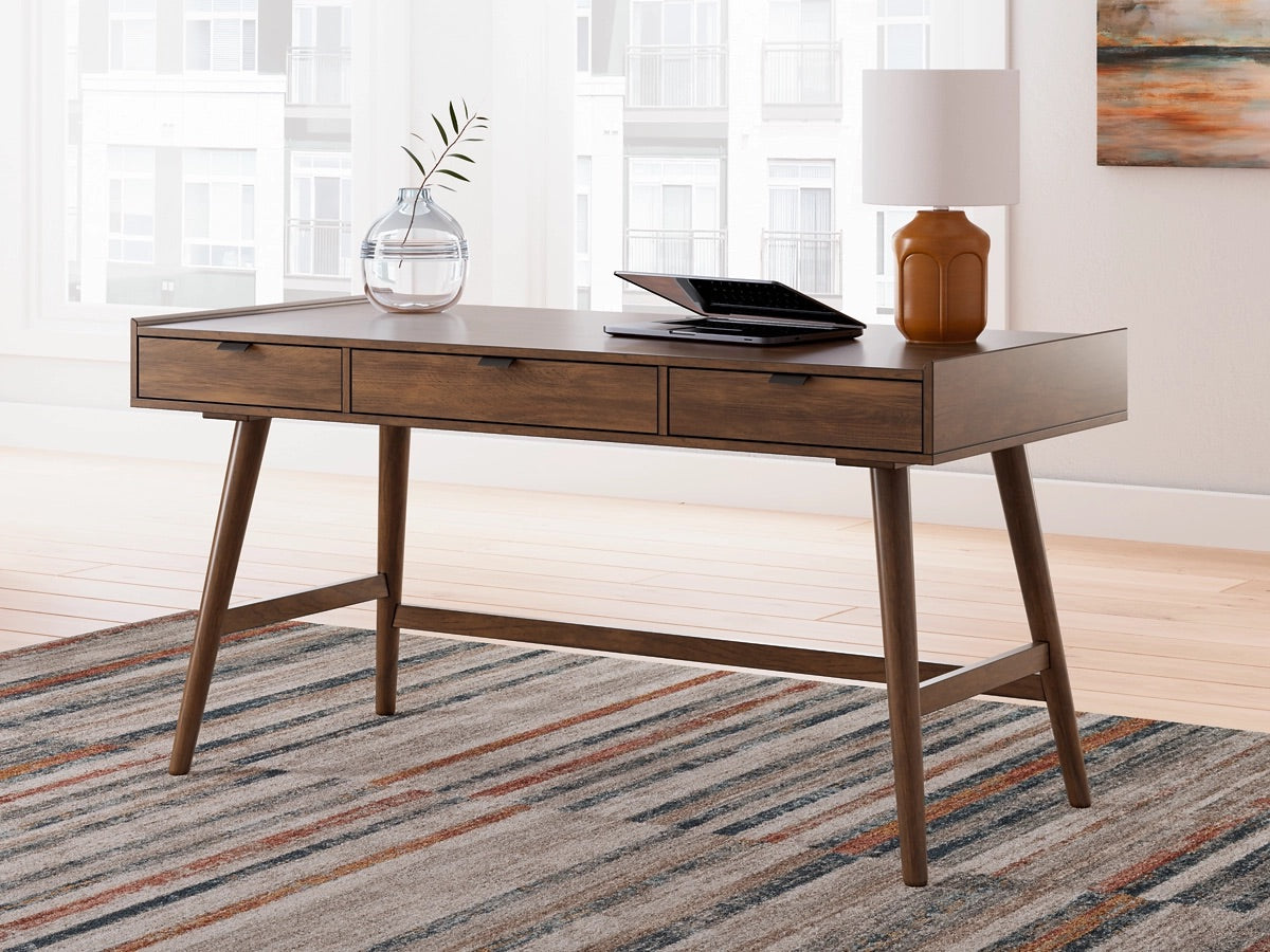 072793330:Lyncott Office Desk, Styled