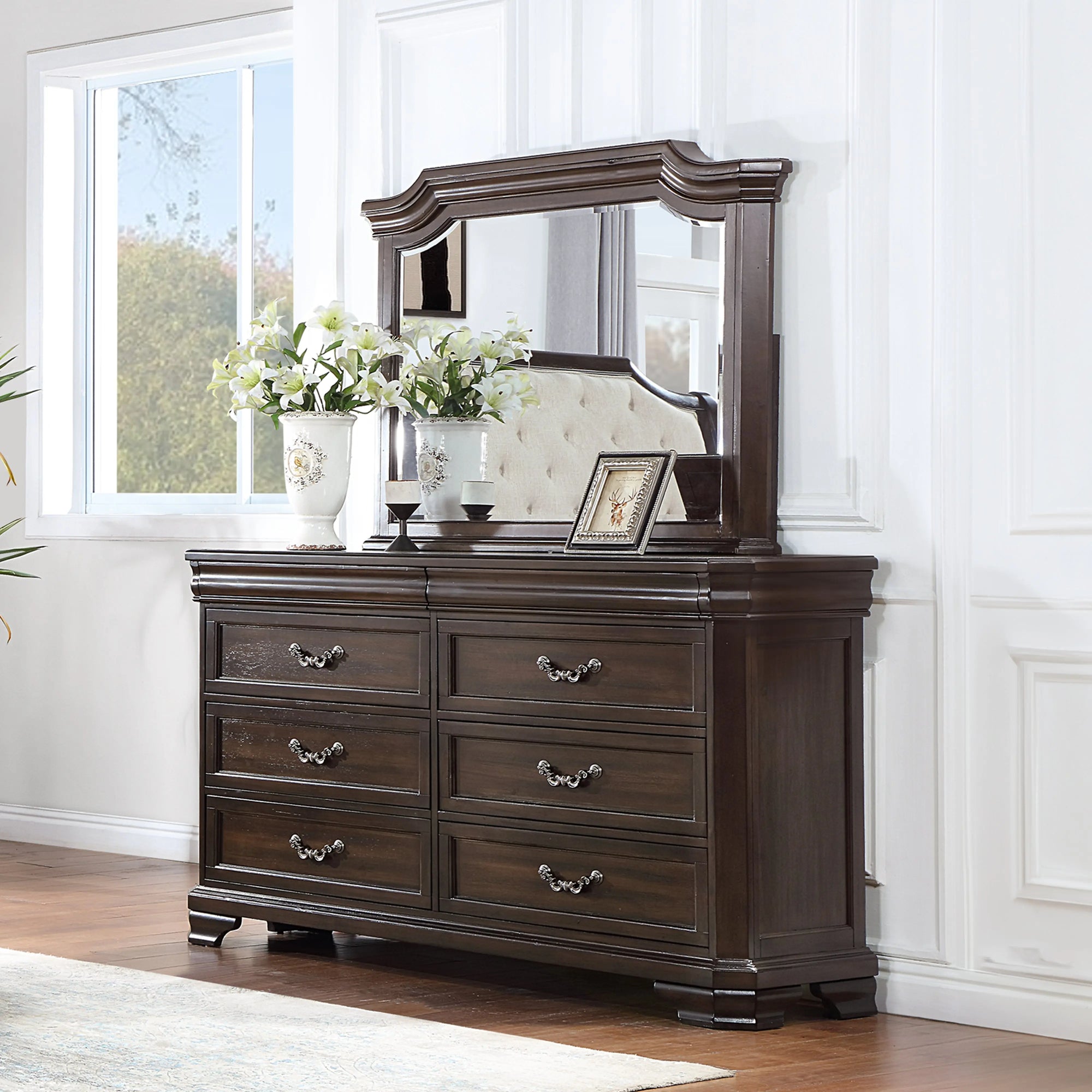 686281211:Lyndhurst Mirror, Styled