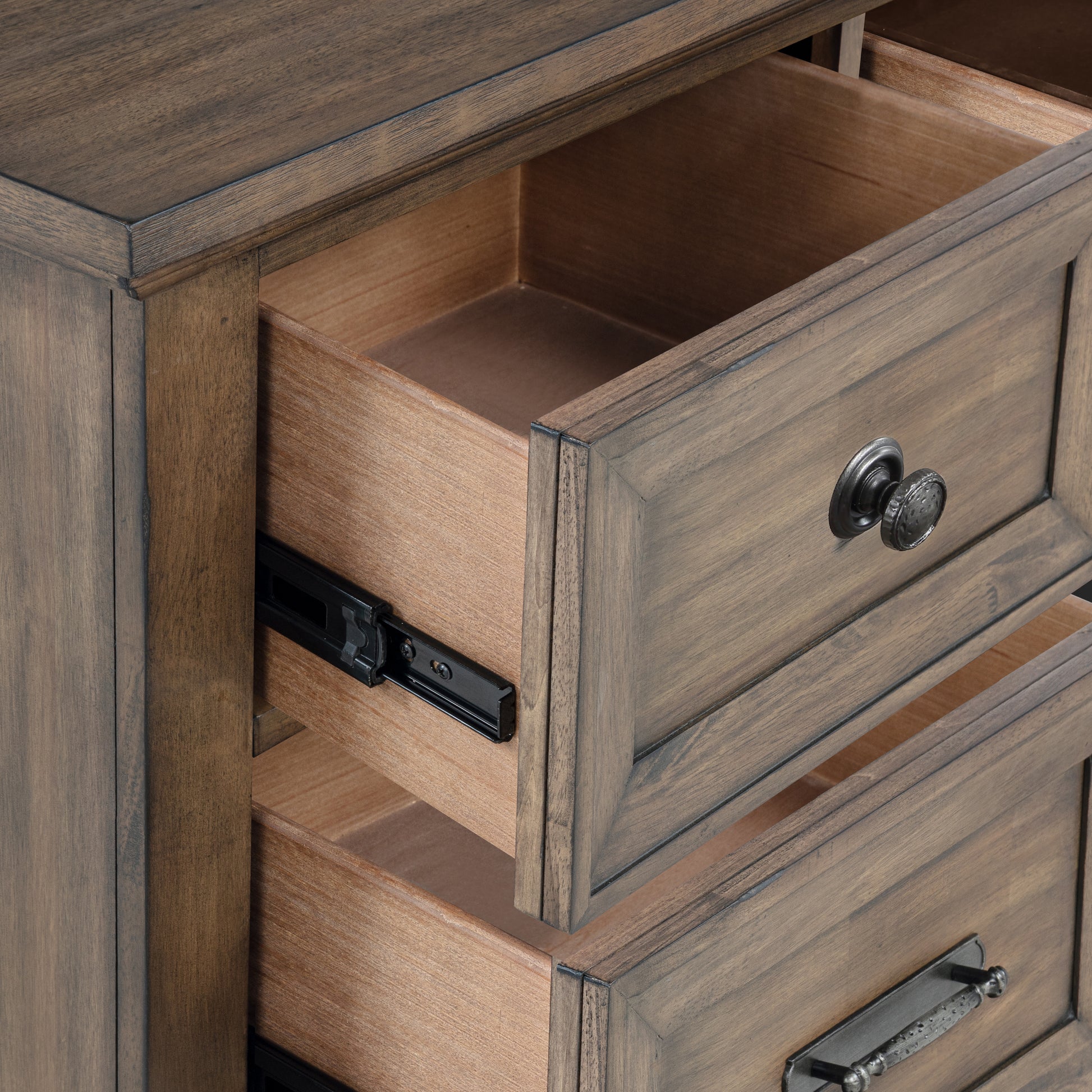 270015190:Mariana Dresser, 