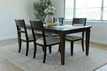 MARIANA50:Mariana Dining Table & 4 Chair, Styled