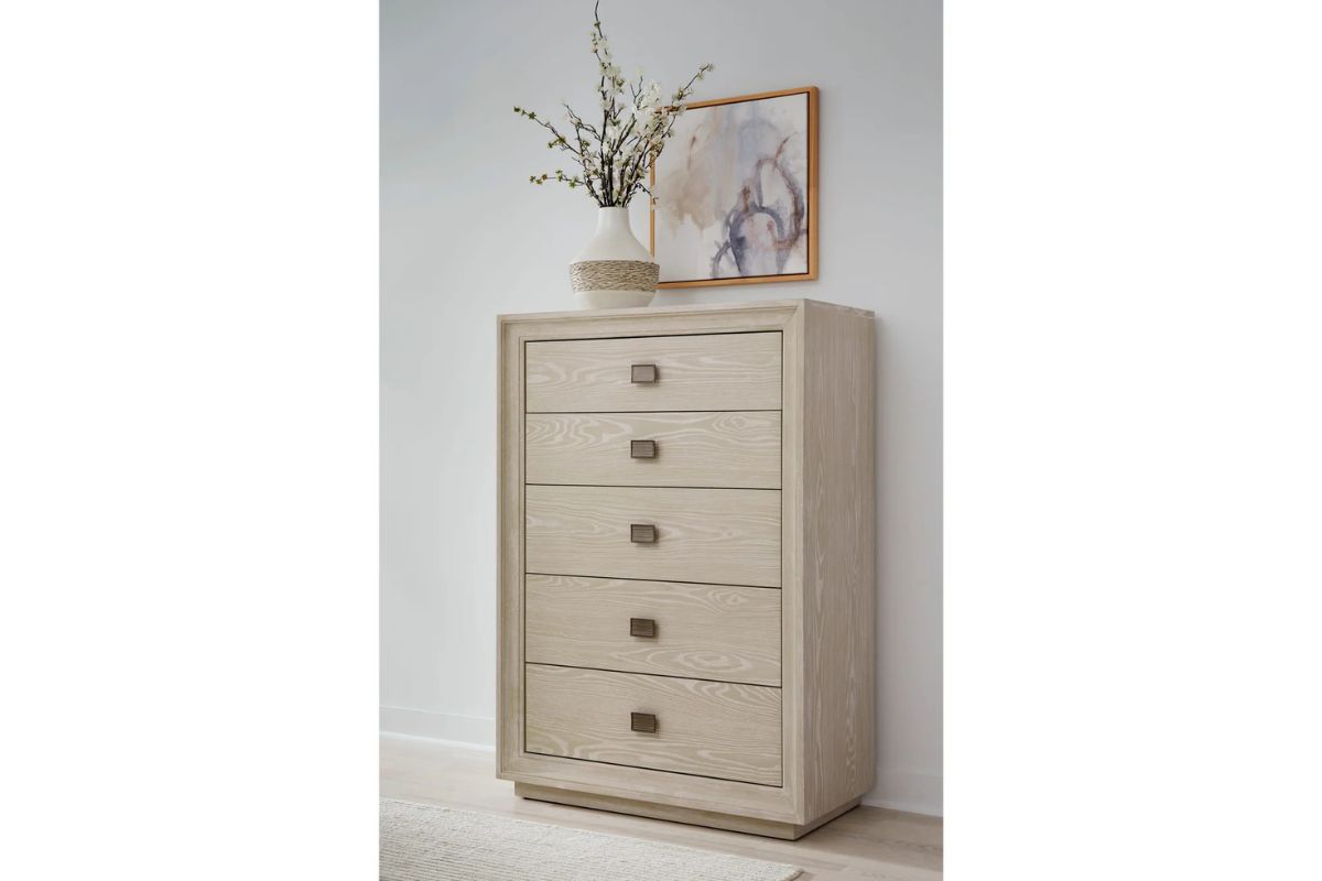 522921033:Maxime Chest, Styled