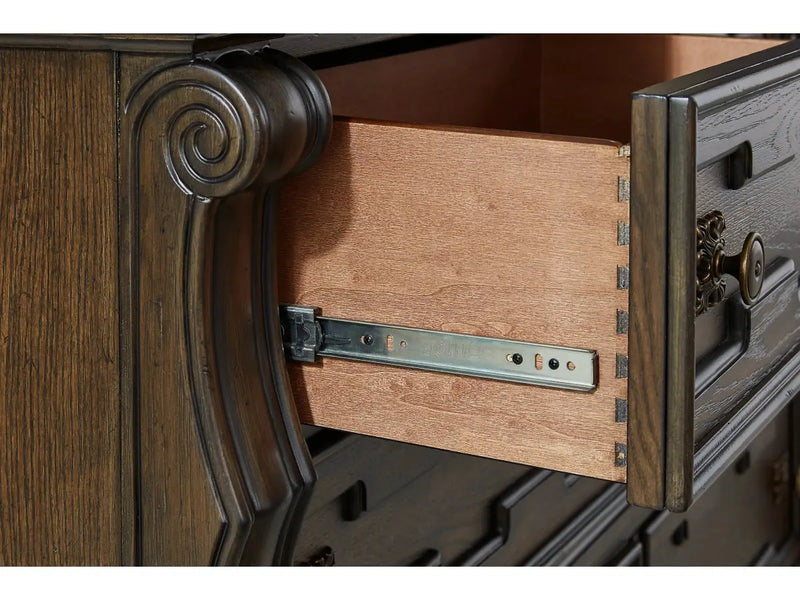 800460677:Maylee Chest, 