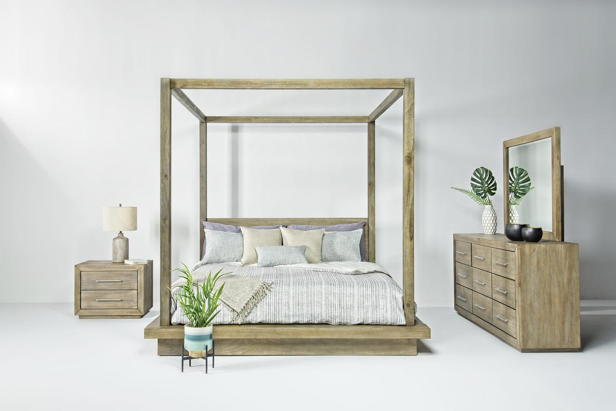 MELBOURNB:Melbourne Canopy Bed & Dresser, Styled