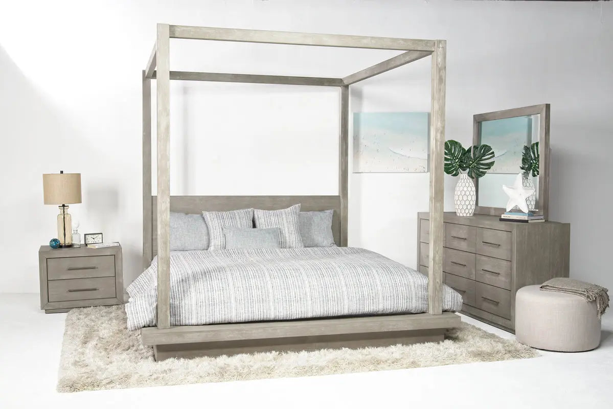 MELBOURNT:Melbourne Canopy Bed & Dresser, Styled
