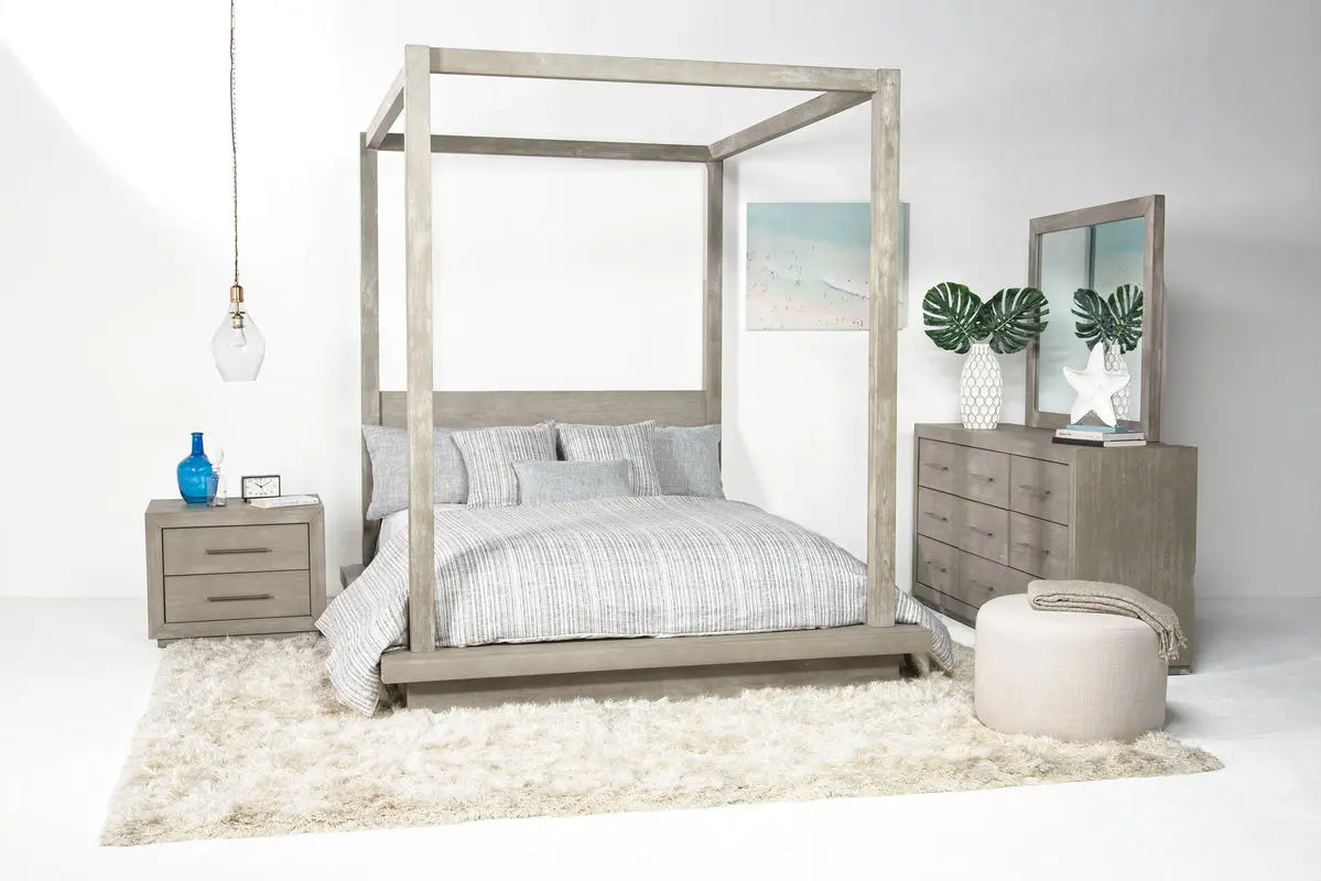 MELBOURNP:Melbourne Canopy Bed & Dresser, Styled