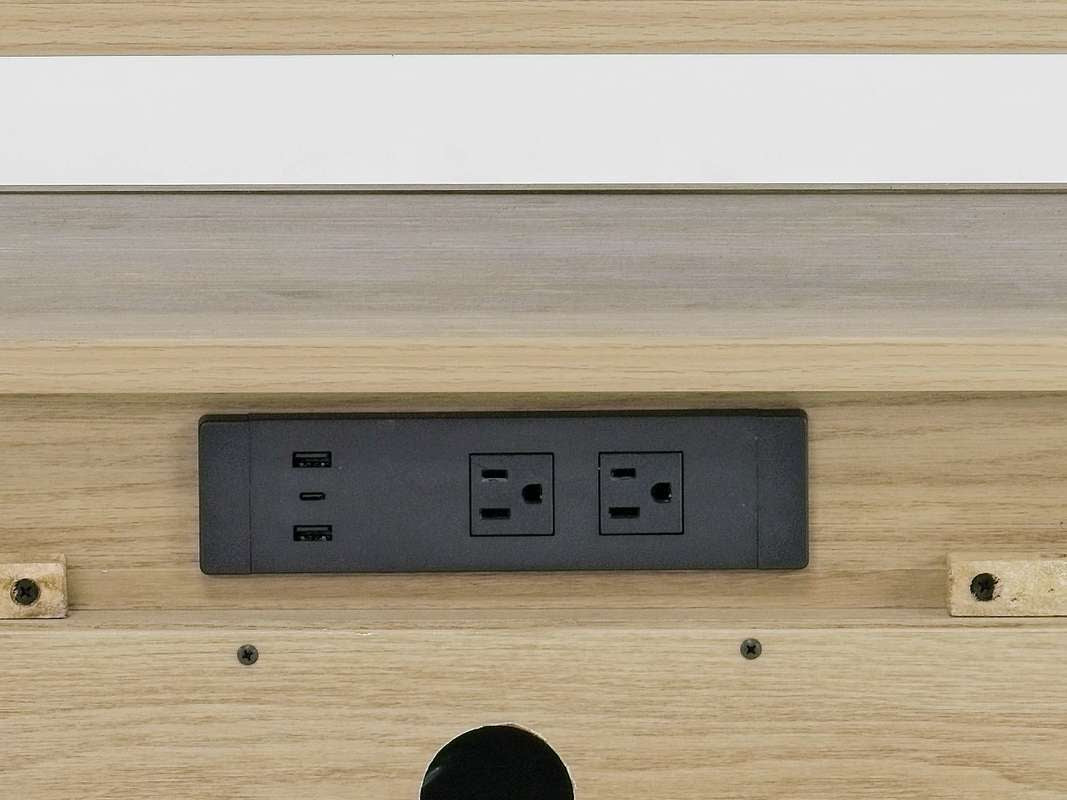 MERRIFI25:Merrifield Upholstered Bed & D, 