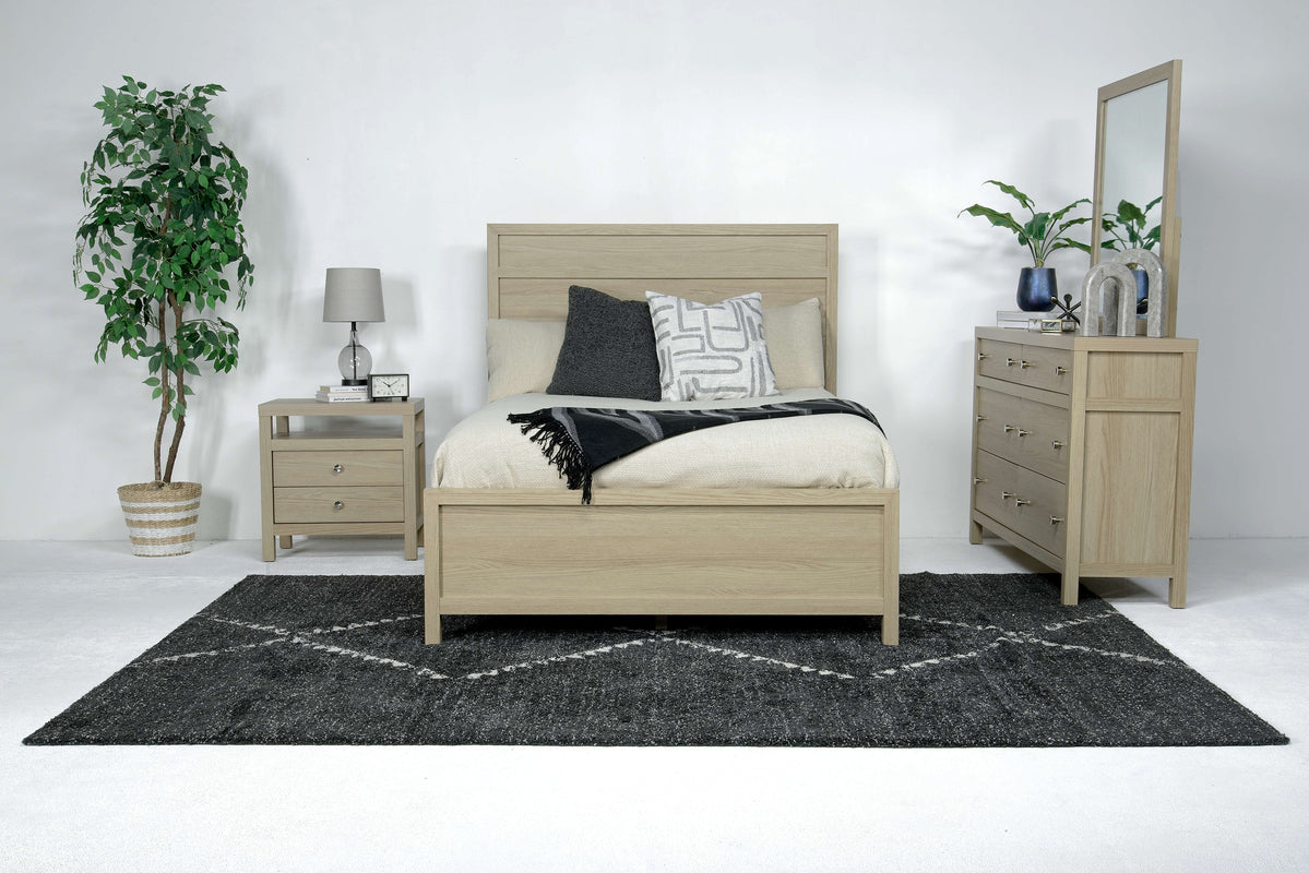 MERRIFI12:Merrifield Panel Bed & Dresser, Styled