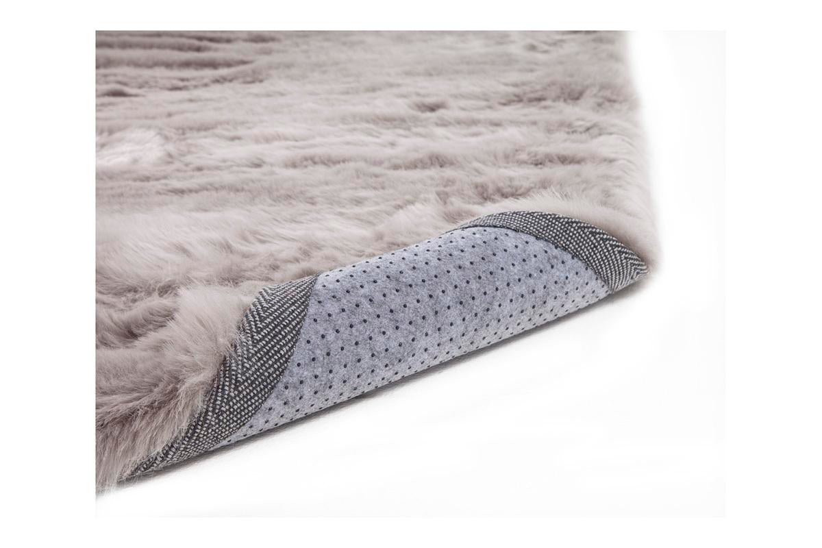 545751949:Mink