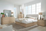 PENNY0010:Penny Platform Bed, Styled