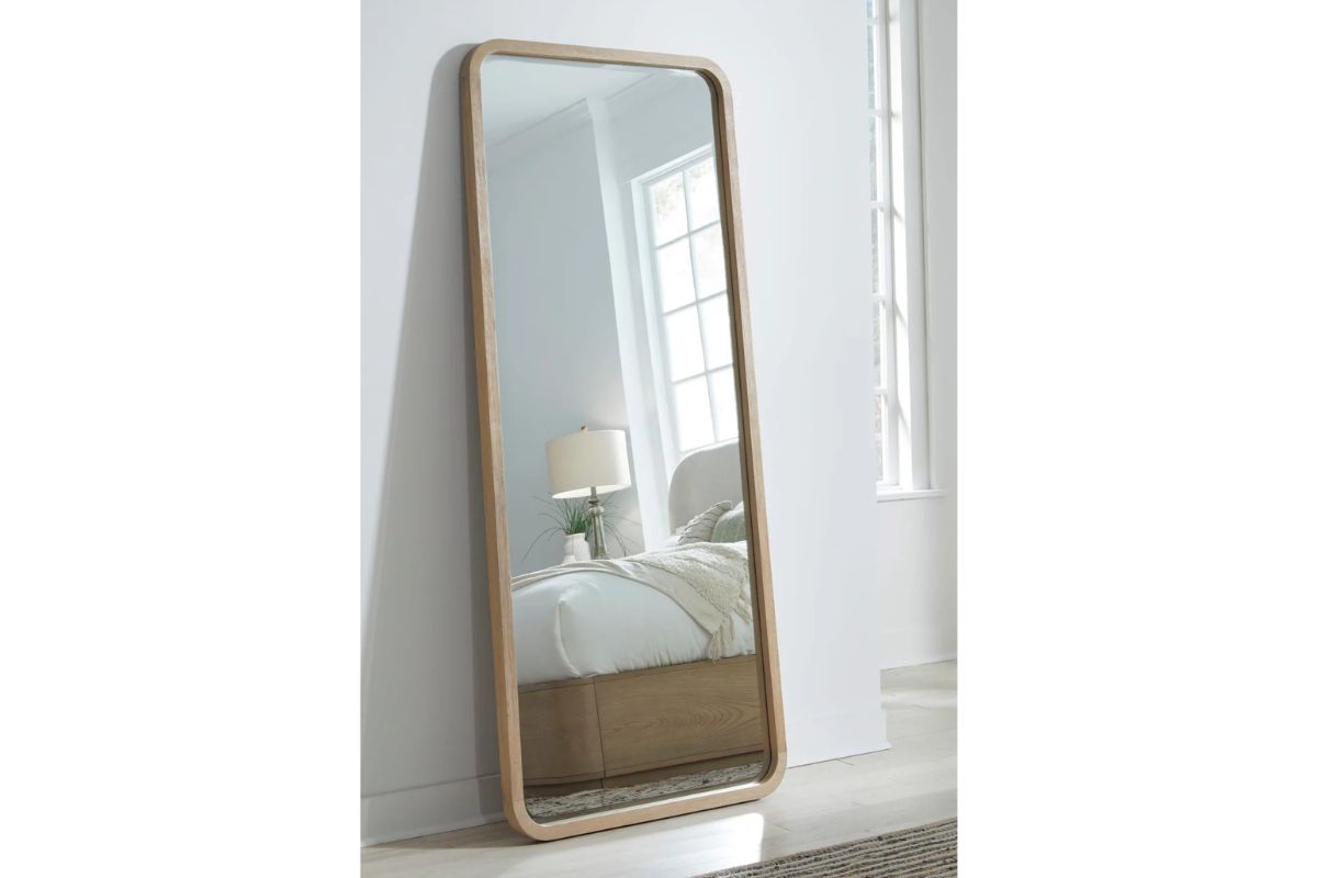 683834164:Penny Mirror, Styled