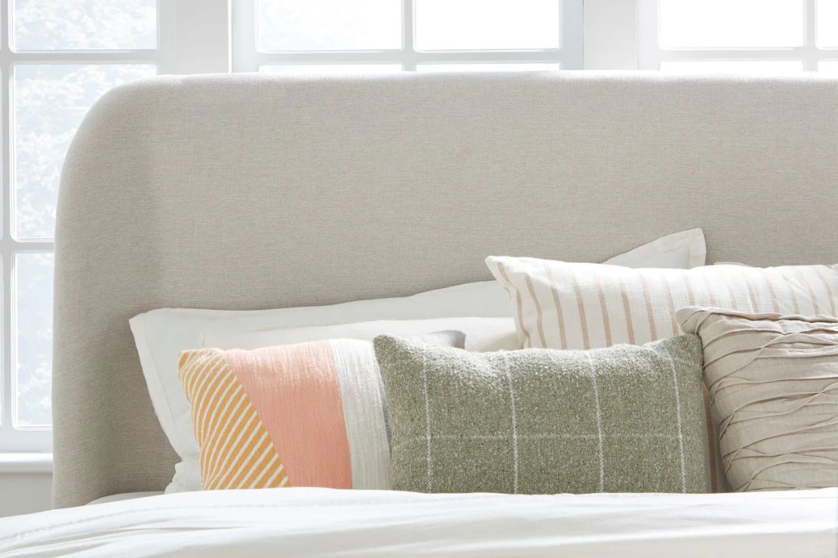 PENNY0010:Penny Platform Bed, 