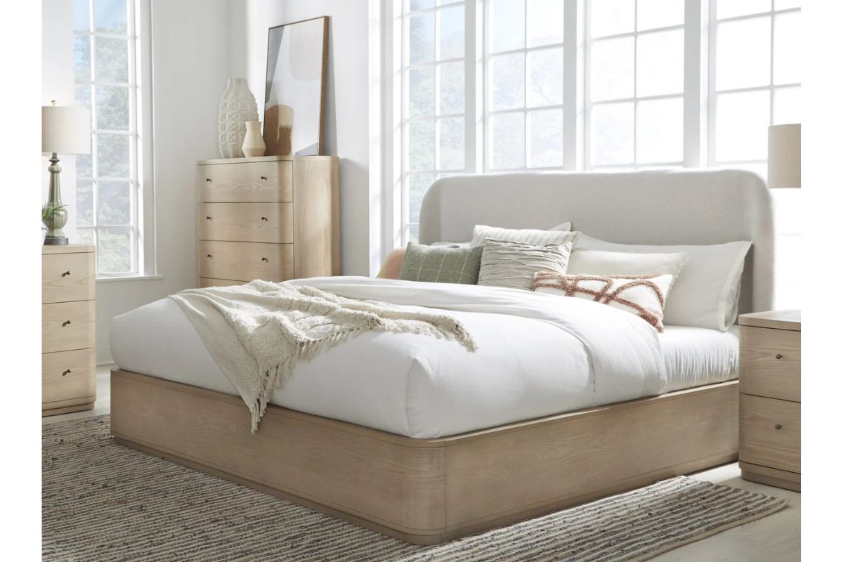 PENNY0001:Penny Platform Bed, Styled